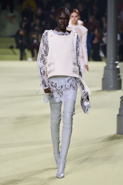Look 23